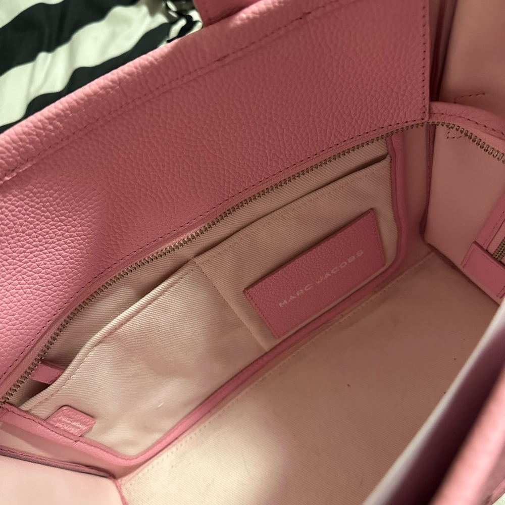 Marc Jacobs medium Pink The Totebag Pebbled Leather Satchel - Picture 6 of 9